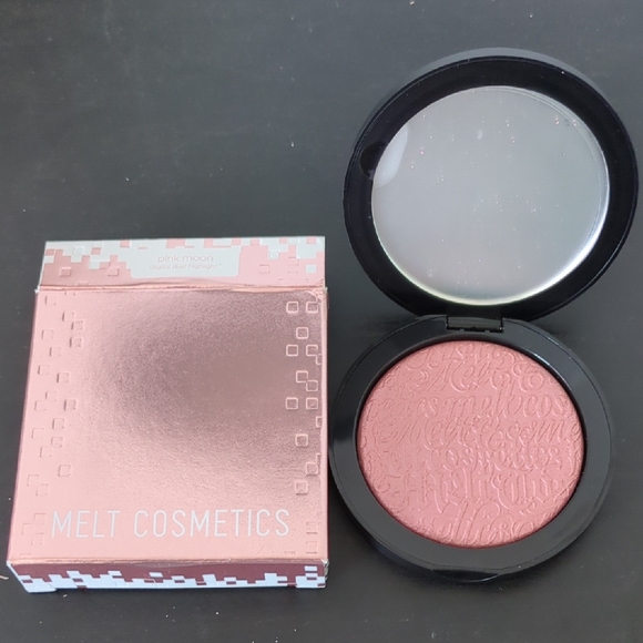 Melt Cosmetics highlighter - Picture 1 of 5